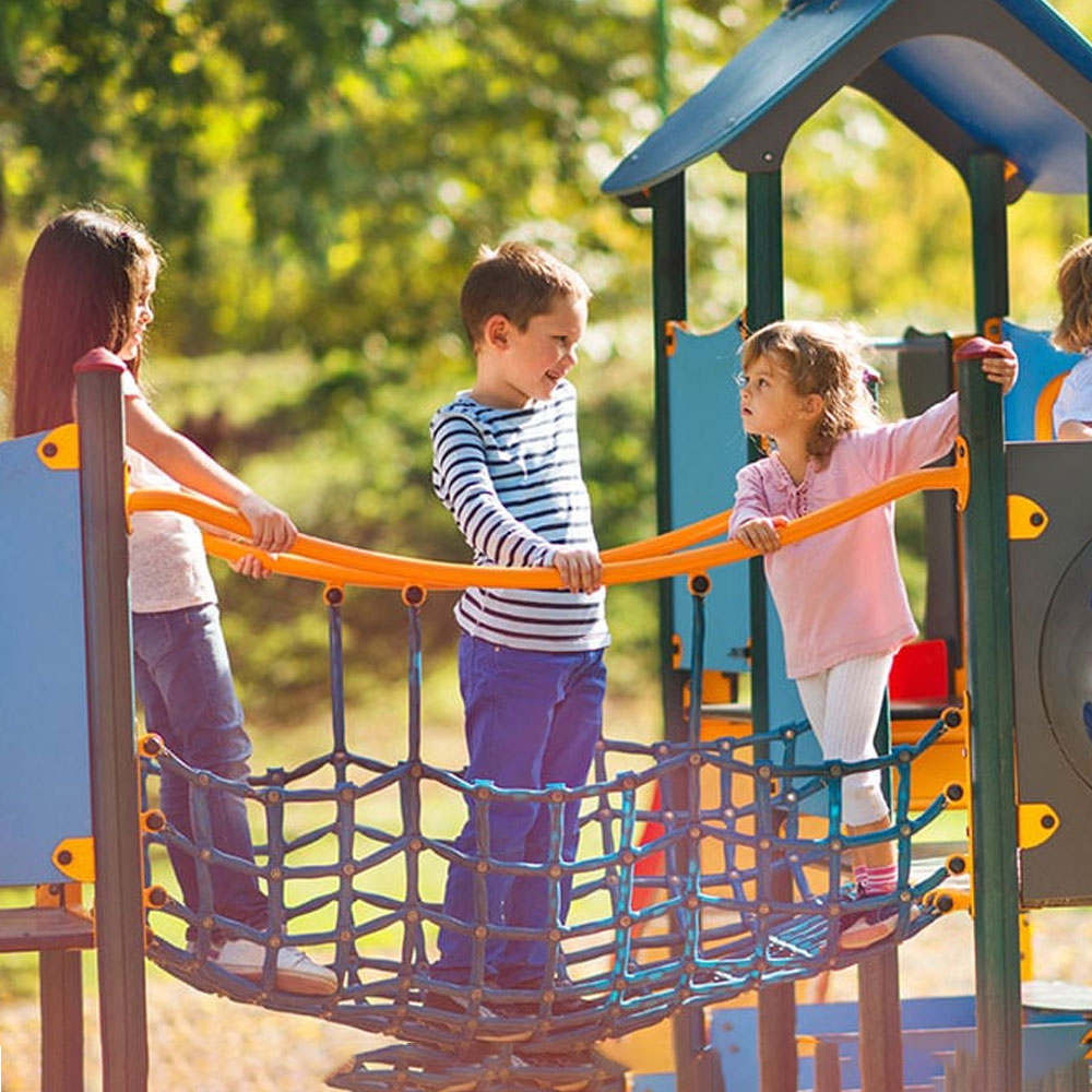 Ponte tibetano con bambini e giochi per parchi